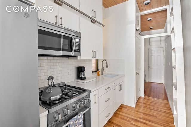 521 E 83rd St Apt 1W, New York City, NY 10028