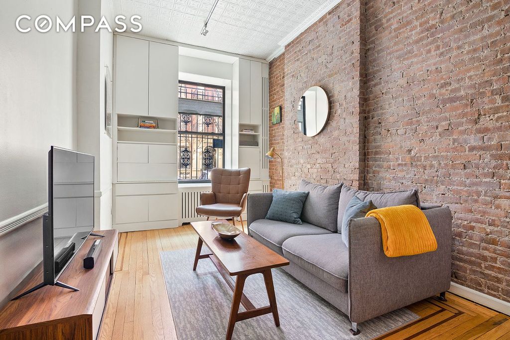 521 E 83rd St Apt 1W, New York City, NY 10028