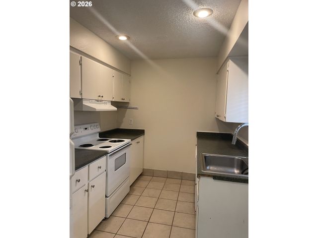 2611 Se 130TH Ave, Portland, OR 97236