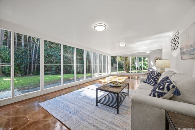 19 Hinalo Place, Honolulu, HI 96817