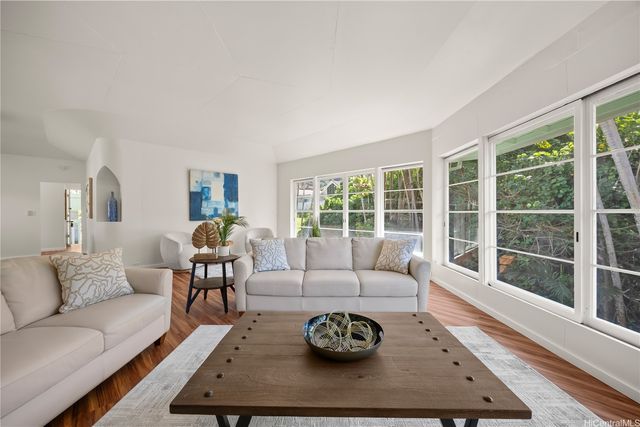 19 Hinalo Place, Honolulu, HI 96817