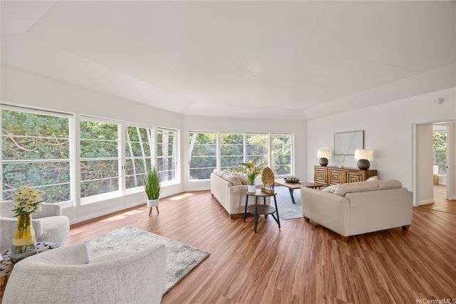 19 Hinalo Place, Honolulu, HI 96817