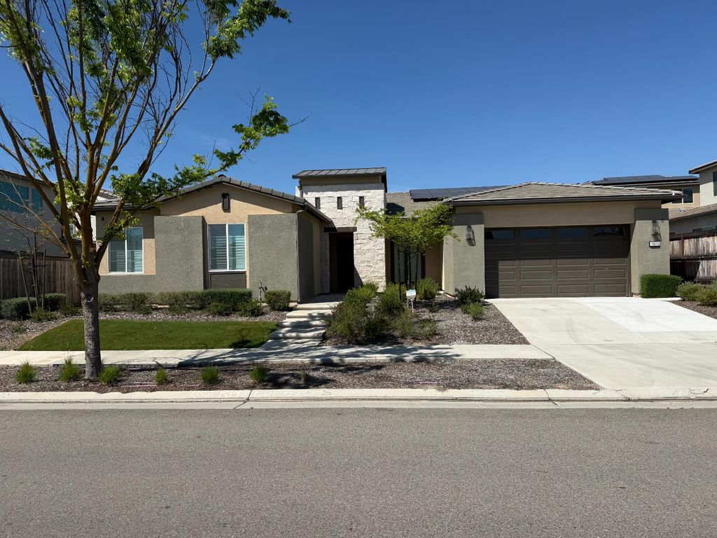Image 1 of property listing at 1015 Horizon, Madera, CA 93636