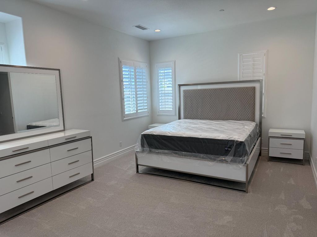 Image 10 of property listing at 1015 Horizon, Madera, CA 93636
