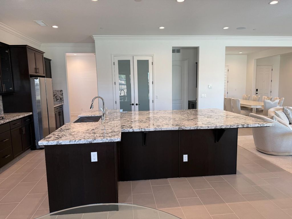 Image 12 of property listing at 1015 Horizon, Madera, CA 93636