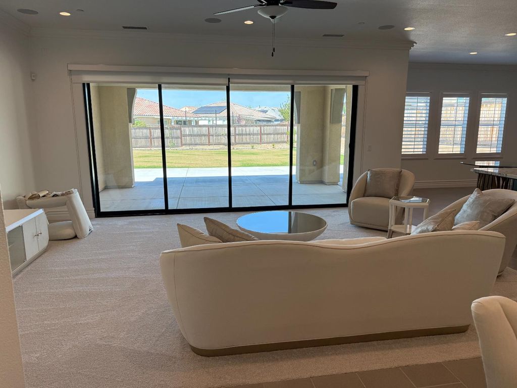 Image 3 of property listing at 1015 Horizon, Madera, CA 93636