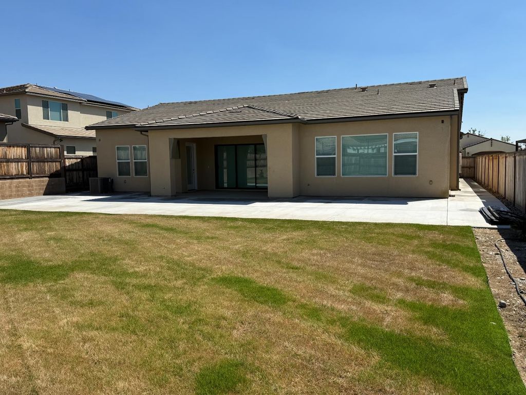 Image 30 of property listing at 1015 Horizon, Madera, CA 93636