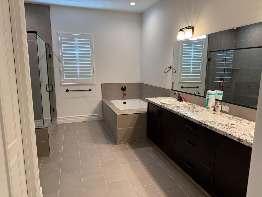Image 7 of property listing at 1015 Horizon, Madera, CA 93636