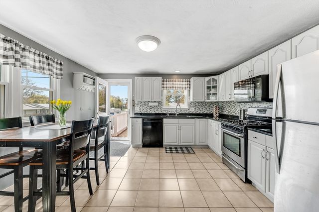 72 Norwich Rd, Brockton, MA 02302