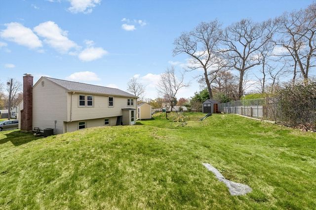 72 Norwich Rd, Brockton, MA 02302