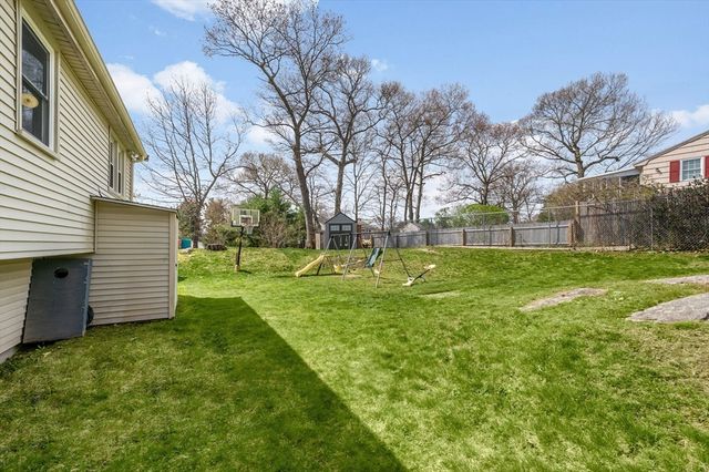 72 Norwich Rd, Brockton, MA 02302