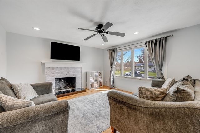 72 Norwich Rd, Brockton, MA 02302