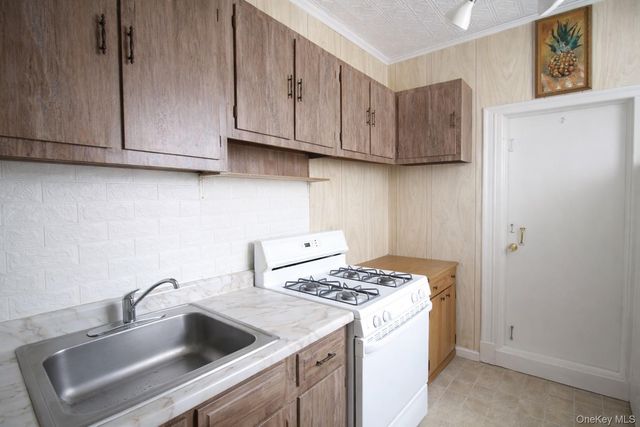 232 N Henry Street, Brooklyn, NY 11222