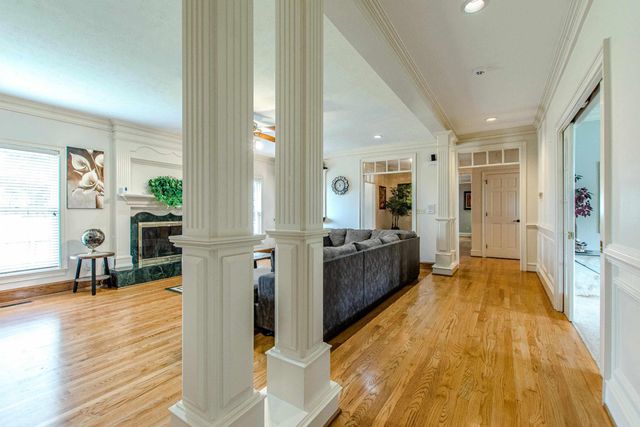 1 Club Manor Drive, Maumelle, AR 72113