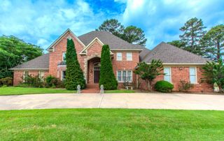 1 Club Manor Drive, Maumelle, AR 72113