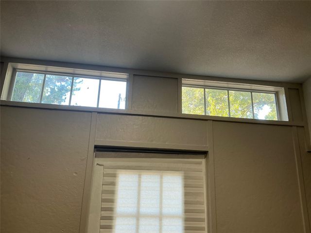 468 East Onalaska Drive E, Onalaska, TX 77360