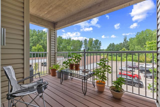 1225 Ferndale Street N B18, Maplewood, MN 55119