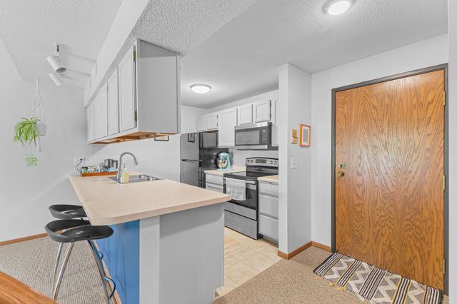1225 Ferndale Street N B18, Maplewood, MN 55119