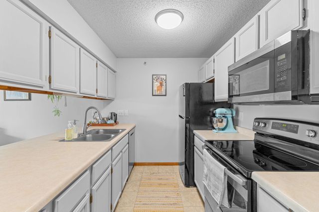 1225 Ferndale Street N B18, Maplewood, MN 55119