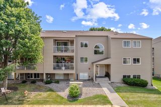 1225 Ferndale Street N B18, Maplewood, MN 55119