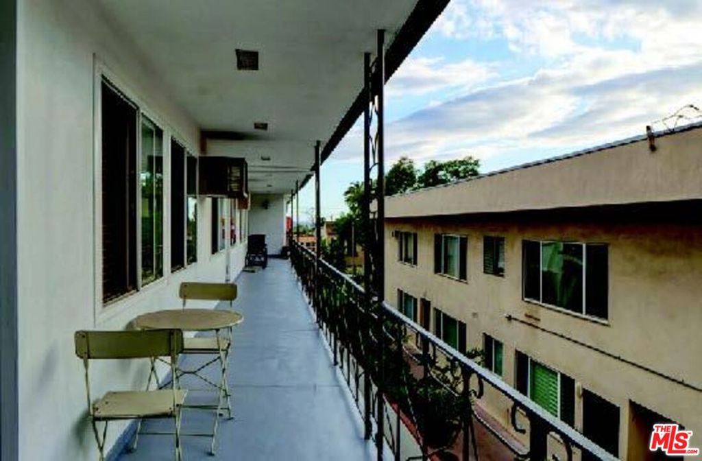8261 Norton Avenue, Los Angeles, CA 90046 — photo 4