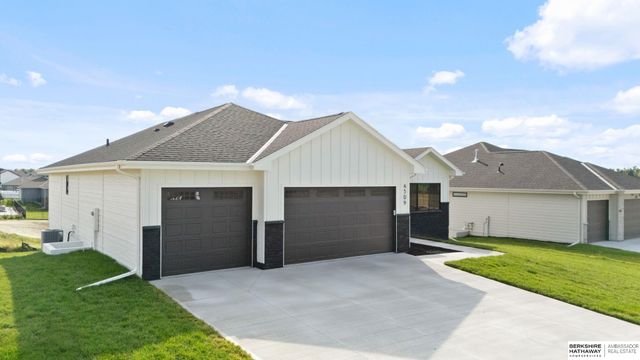 4509 N 213th Street, Elkhorn, NE 68022