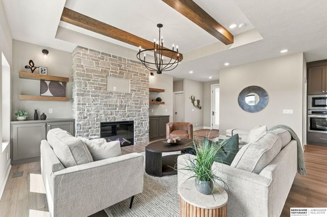 4509 N 213th Street, Elkhorn, NE 68022
