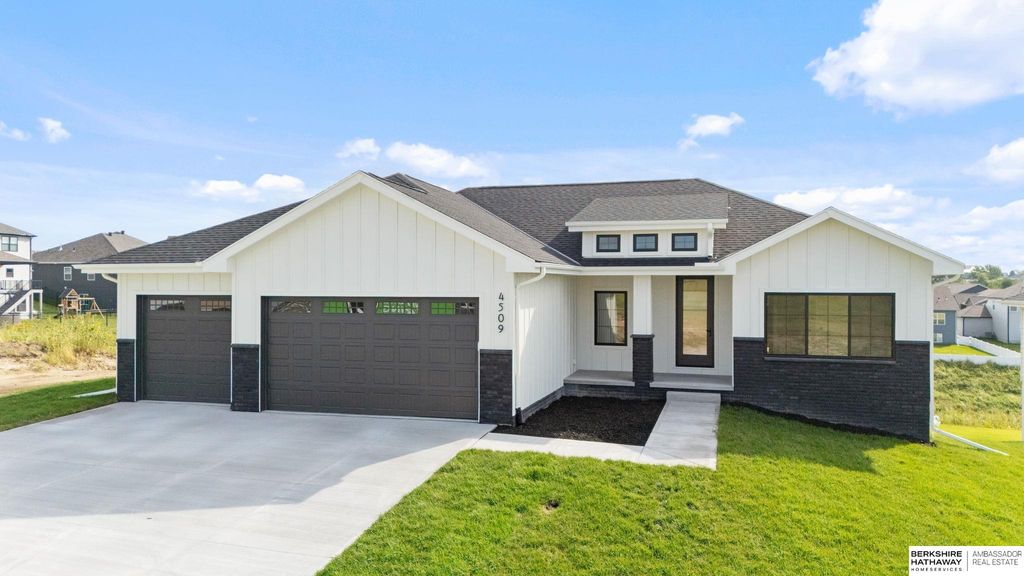 4509 N 213th Street, Elkhorn, NE 68022