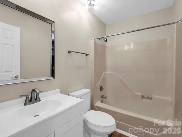 520 Courtwood Lane 8, Hendersonville, NC 28739