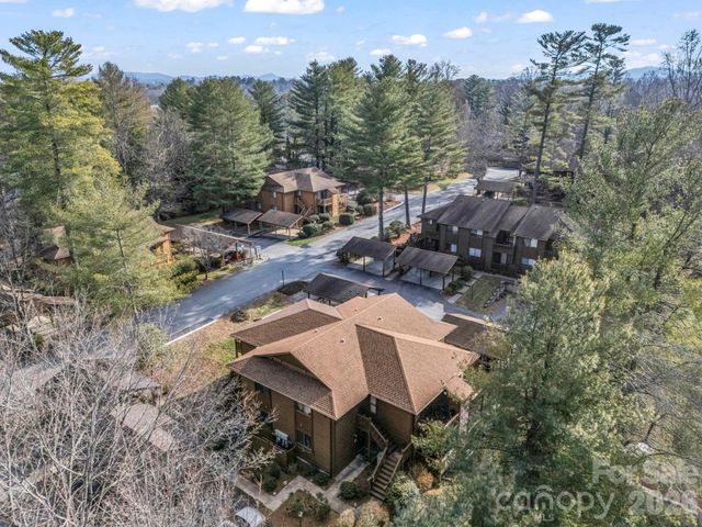 520 Courtwood Lane 8, Hendersonville, NC 28739