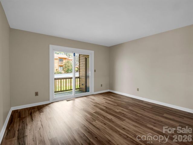 520 Courtwood Lane 8, Hendersonville, NC 28739