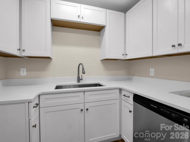 520 Courtwood Lane 8, Hendersonville, NC 28739