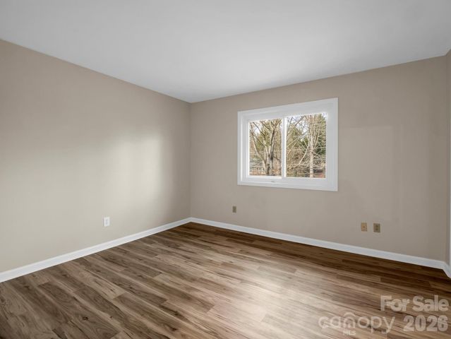520 Courtwood Lane 8, Hendersonville, NC 28739
