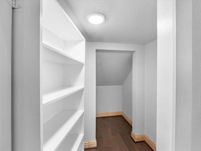 11811 St Augustine Drive, Mont Belvieu, TX 77535