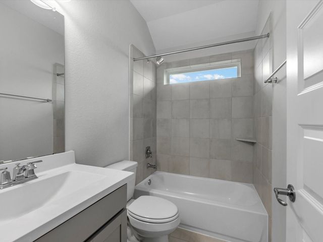 11811 St Augustine Drive, Mont Belvieu, TX 77535