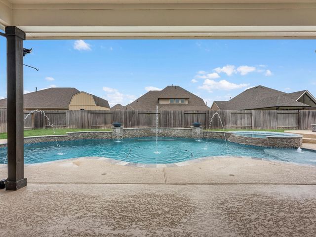 11811 St Augustine Drive, Mont Belvieu, TX 77535