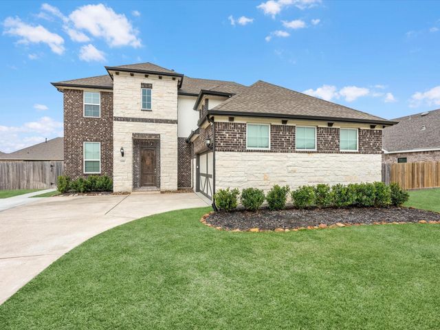 11811 St Augustine Drive, Mont Belvieu, TX 77535