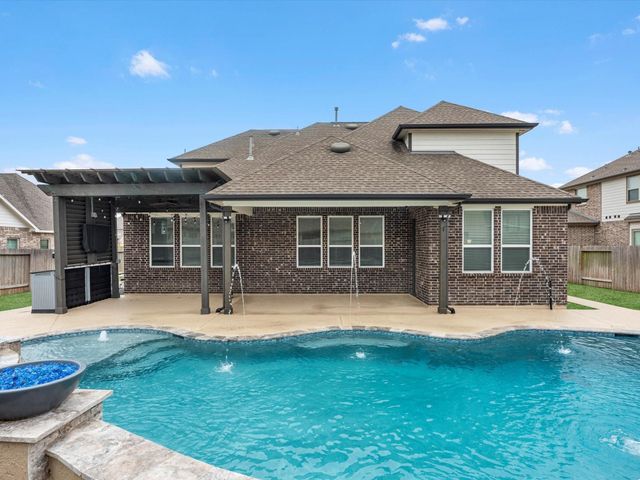 11811 St Augustine Drive, Mont Belvieu, TX 77535