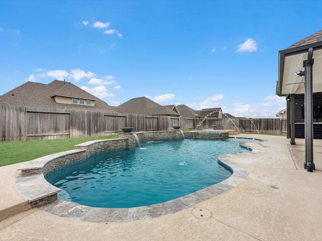 11811 St Augustine Drive, Mont Belvieu, TX 77535