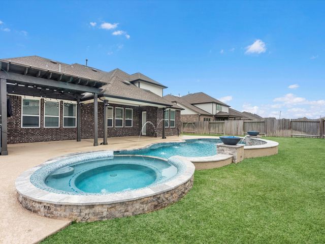 11811 St Augustine Drive, Mont Belvieu, TX 77535