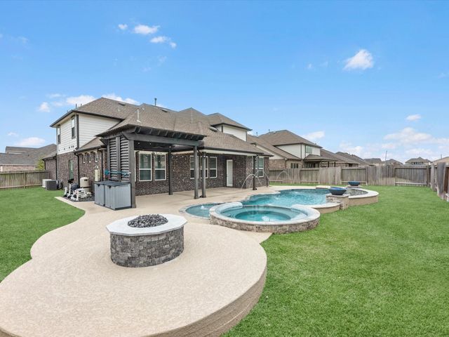 11811 St Augustine Drive, Mont Belvieu, TX 77535