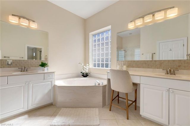 20000 Seadale CT, Estero, FL 33928