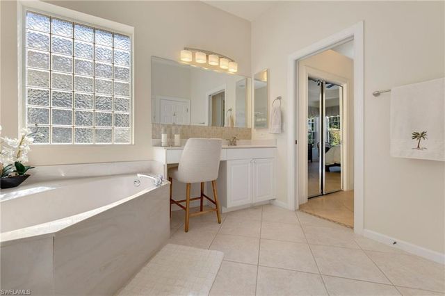 20000 Seadale CT, Estero, FL 33928