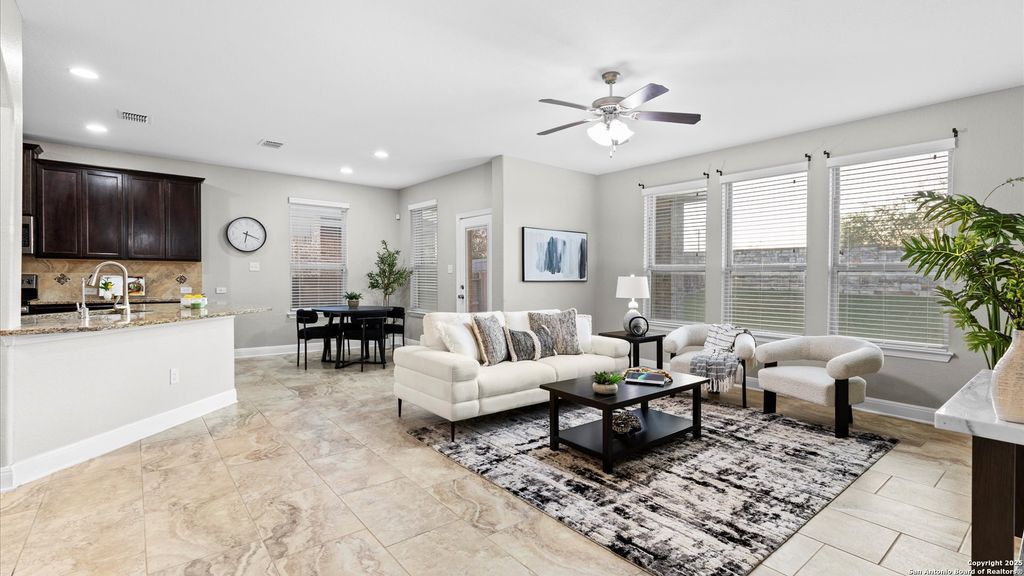 909 Kauri Cliffs, Cibolo, TX 78108