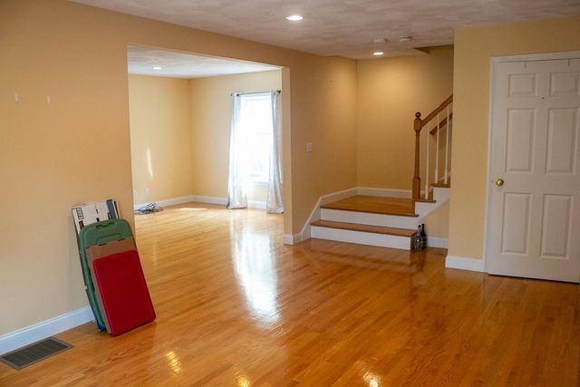 4 Humphrey 1, Wakefield, MA 01880