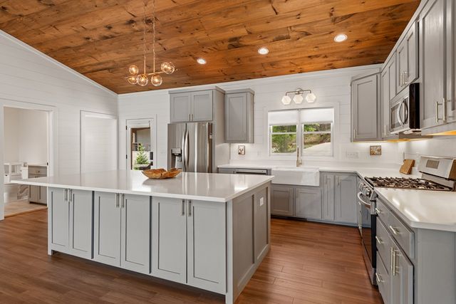 670 River Hills, Mineral Bluff, GA 30559