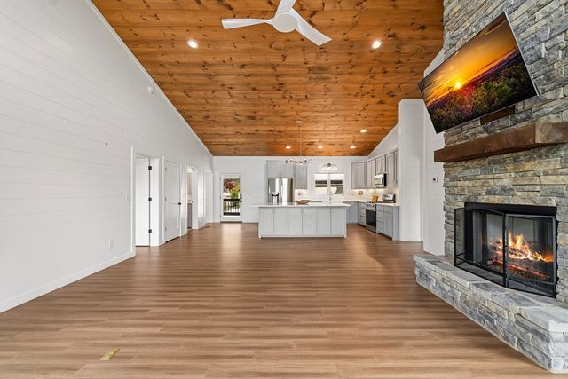 670 River Hills, Mineral Bluff, GA 30559
