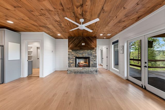 670 River Hills, Mineral Bluff, GA 30559