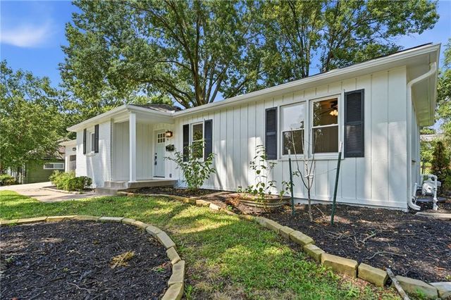 3706 W 96th Street, Overland Park, KS 66206