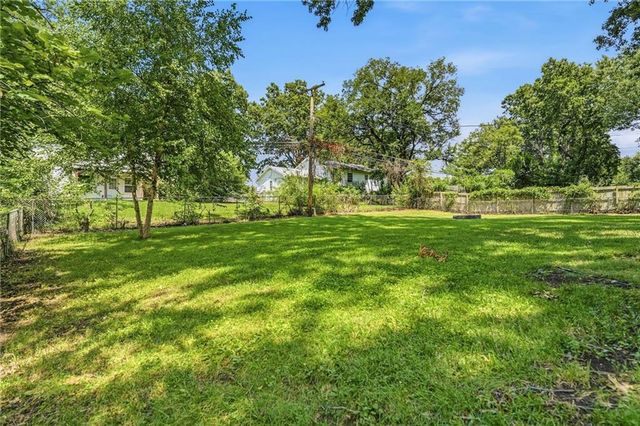 3706 W 96th Street, Overland Park, KS 66206